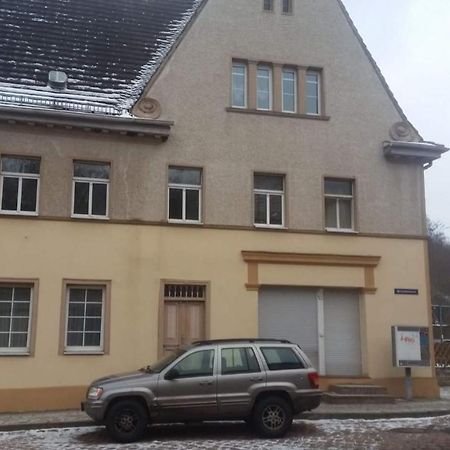 Ferienwohnung Wettin Am Petersbrunnen エクステリア 写真