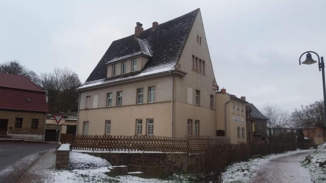 Ferienwohnung Wettin Am Petersbrunnen エクステリア 写真