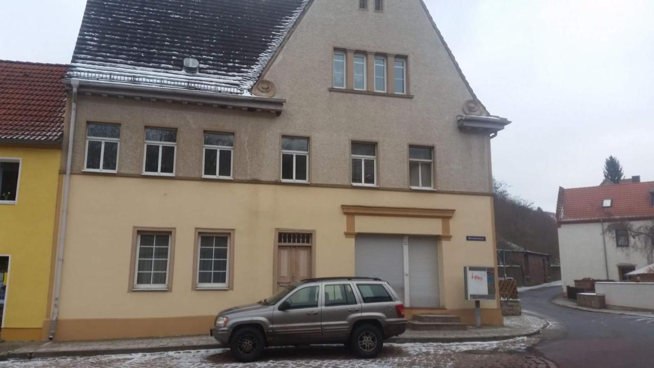 Ferienwohnung Wettin Am Petersbrunnen エクステリア 写真